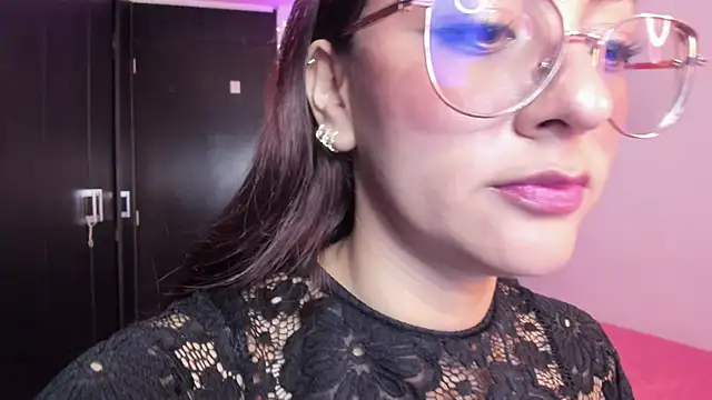 Lucy_Doll85 – Naživo chatovacia miestnosť