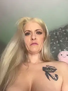 Kinky_Kali Adlı Modelin Canlı Sohbet Odası