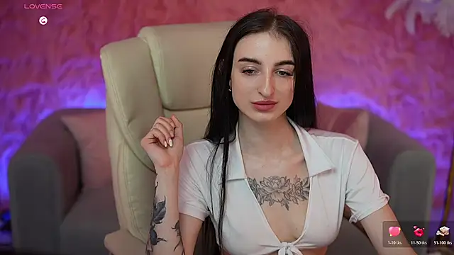 Seks show uživo modela EmilyyMoon na kameri