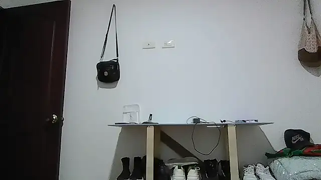 Layla-Astrum's Live Chat Room