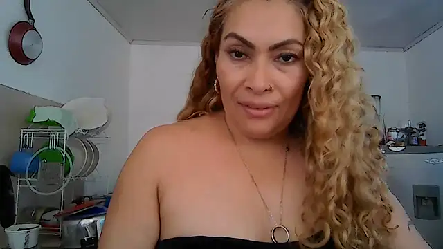 Layla-Astrum – live chatrum