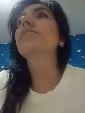 غرفة دردشة dhanya_moon المباشرة