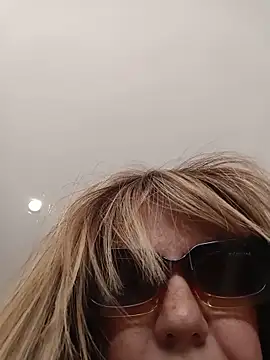 Ofeliafoxx – live chatrum