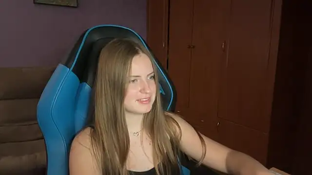 SilkSinner_ Adlı Modelin Canlı Sohbet Odası