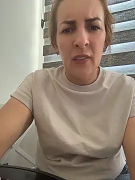 Hot-Milf4U's Live Chat Room