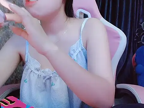 חדר צ'אט בשידור חי של Julie_Ulie