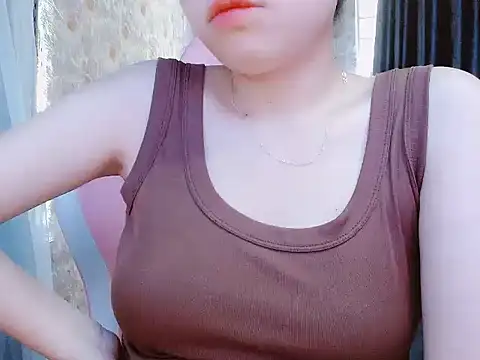 Julie_Ulie Adlı Modelin Canlı Sohbet Odası