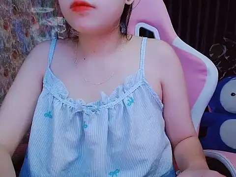 Julie_Ulie Adlı Modelin Canlı Sohbet Odası