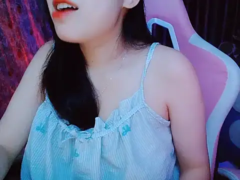 Julie_Ulie Live chatroom