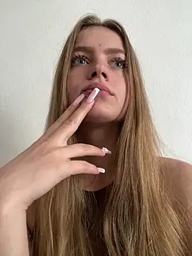 חדר צ'אט בשידור חי של HoneyEmilly
