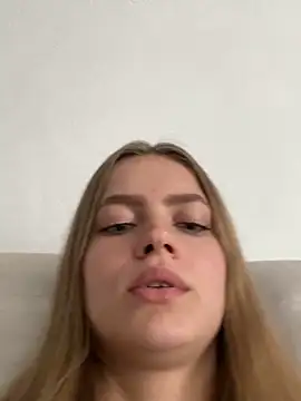 HoneyEmilly's Live Chat Room