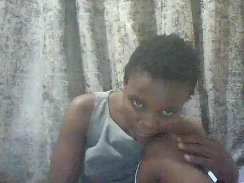 tina_2030's Live Chat Room