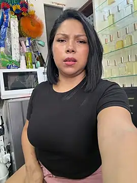 חדר צ'אט בשידור חי של ISABELLA__LUNA