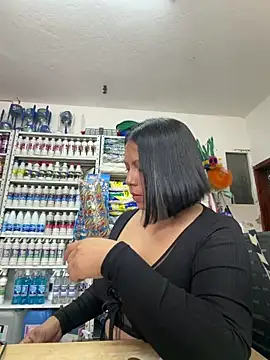 ISABELLA__LUNA Adlı Modelin Canlı Sohbet Odası