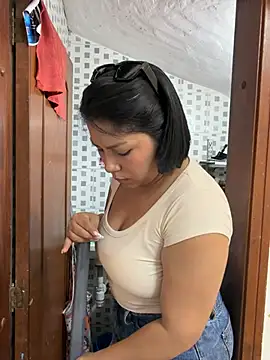 ISABELLA__LUNA Adlı Modelin Canlı Sohbet Odası