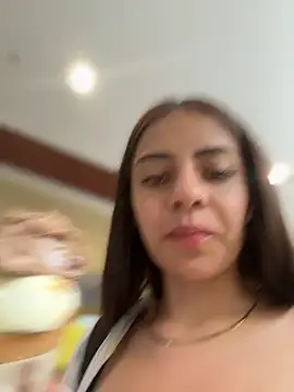 חדר צ'אט בשידור חי של Hanna_Cruz_