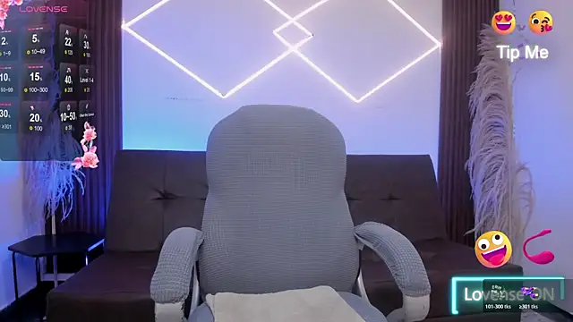 TaniaEyes' Live Chat Room