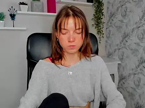 KiraBliss28 élő chatszobája