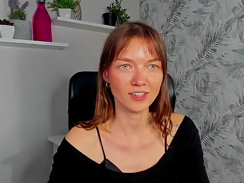 Živá chatovací místnost KiraBliss28