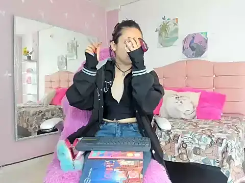 חדר צ'אט בשידור חי של ivyyemerald_