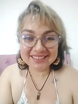 AnyaLuxx's Live Chat Room