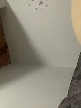 ayla-0 Adlı Modelin Canlı Sohbet Odası