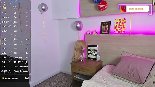 Živá chatovací místnost Nina-Mars