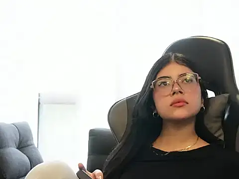 Mia_Storm18 – Naživo chatovacia miestnosť