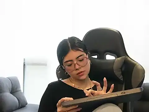 Živá chatovací místnost Mia_Storm18