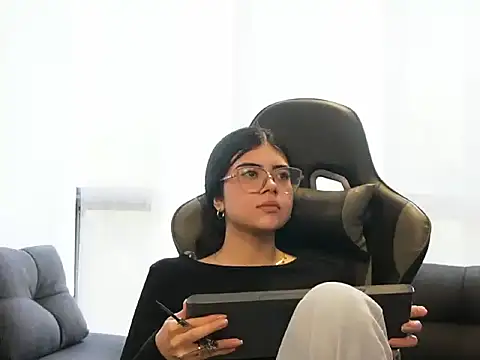 Živá chatovací místnost Mia_Storm18