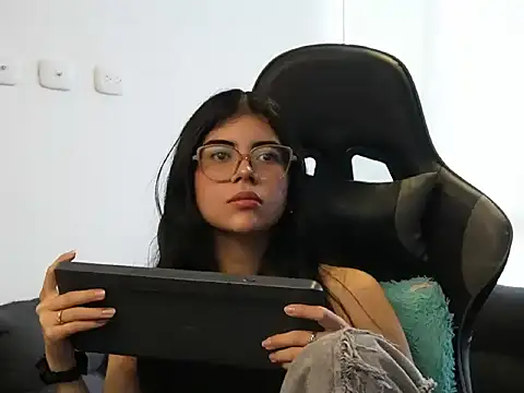 Živá chatovací místnost Mia_Storm18