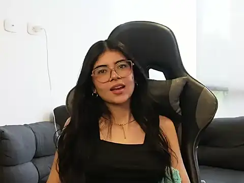 Mia_Storm18 Adlı Modelin Canlı Sohbet Odası