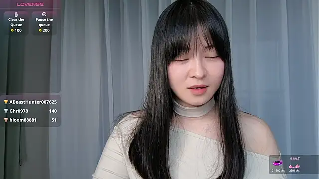 חדר צ'אט בשידור חי של -Yuko-