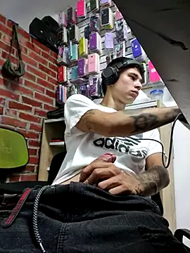 Živá kamerová sex show tom_latin