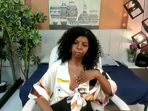 XtinaRave's Live Chat Room
