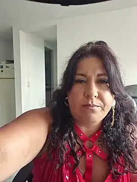 CurvyFireLatina Webcam Show