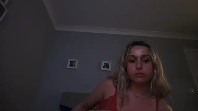 Lily-King Секс шоу на живо пред камера