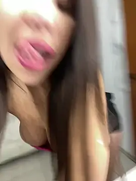 Juliett08 Adlı Modelin Canlı Sohbet Odası