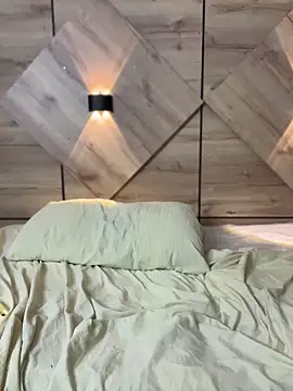 MiaBlonde1 élő chatszobája