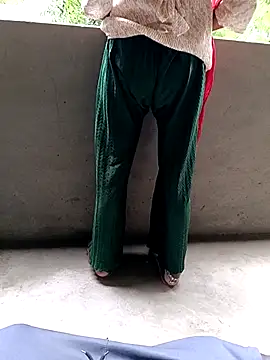 חדר צ'אט בשידור חי של Naughty_ayesha09