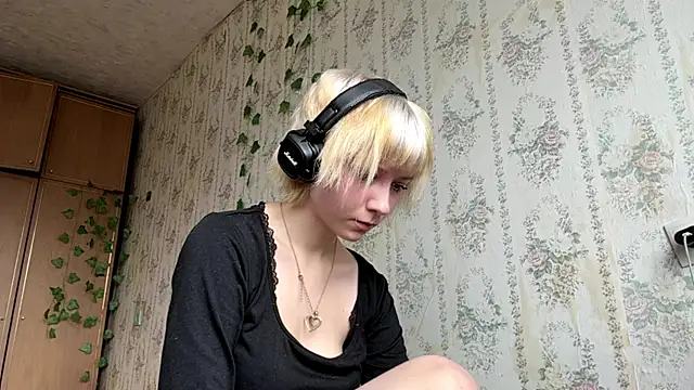 FatimahFroman's Live Chat Room