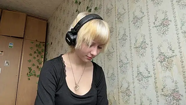 FatimahFroman's Live Chat Room
