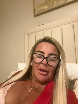 Živá chatovací místnost hotmilf66