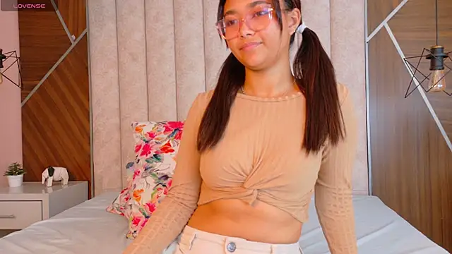 Dulce_Holy's Live Chat Room