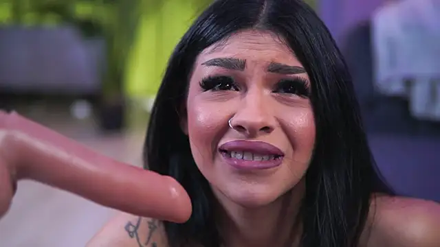 SpicyLeila Adlı Modelin Canlı Sohbet Odası