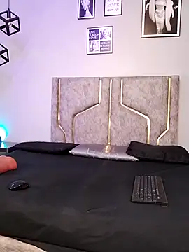 Živá chatovací místnost miaakittyy