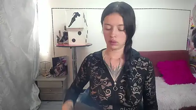 Živá chatovací místnost Lucia_evans22