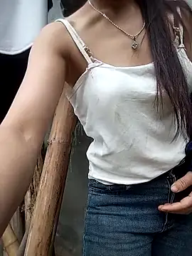 חדר צ'אט בשידור חי של Heryy_xx