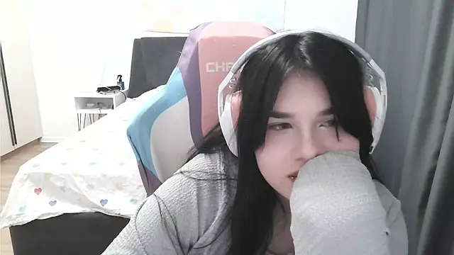 LunarMia – live chatrum