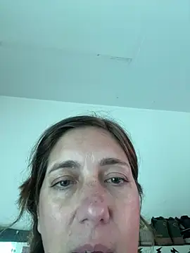 lulupiecitosamor's Live Chat Room
